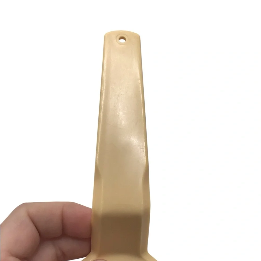Vintage Tupperware 1228-8 Pie & Cake Server – Wheat Color – Kitchen Utensil